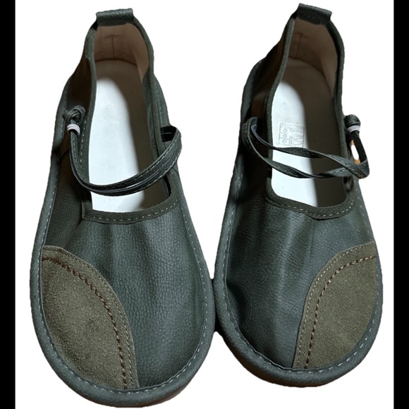 Stylish Green Leather Women’s Mary Jane Flats Size 7/38 - Picture 1 of 4